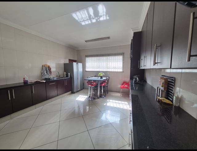 220M² OFFICE TO LET IN ALBERTON NORTH